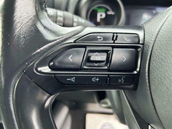 Toyota Yaris 1.5 VVT-h Design E-CVT Euro 6 (s/s) 5dr