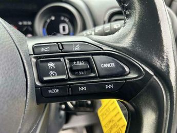 Toyota Yaris 1.5 VVT-h Design E-CVT Euro 6 (s/s) 5dr