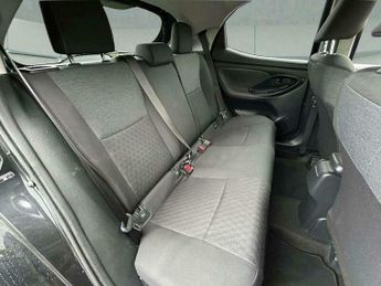 Toyota Yaris 1.5 VVT-h Design E-CVT Euro 6 (s/s) 5dr