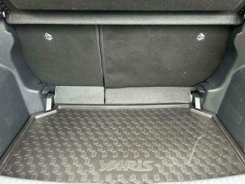 Toyota Yaris 1.5 VVT-h Design E-CVT Euro 6 (s/s) 5dr