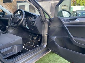 Volkswagen Golf SE TDI BLUEMOTION TECHNOLOGY DSG