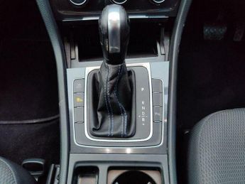 Volkswagen Golf 35.8kWh e-Golf Auto 5dr