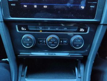Volkswagen Golf 35.8kWh e-Golf Auto 5dr