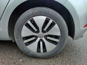 Volkswagen Golf 35.8kWh e-Golf Auto 5dr