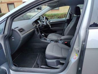 Volkswagen Golf 35.8kWh e-Golf Auto 5dr