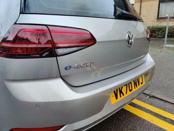 Volkswagen Golf 35.8kWh e-Golf Auto 5dr
