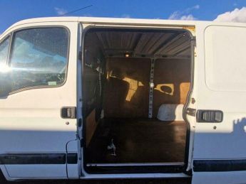 Renault Master 2.2 TD dCi 28 FWD L1 H1 4dr