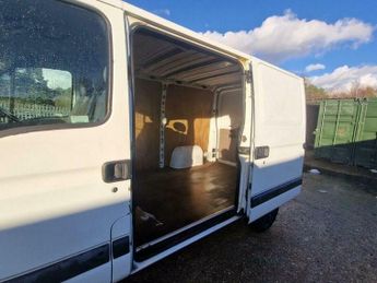 Renault Master 2.2 TD dCi 28 FWD L1 H1 4dr