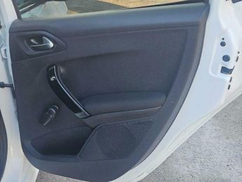 Peugeot 208 1.2 PureTech Allure EAT Euro 6 (s/s) 5dr