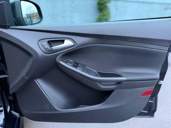 Ford Focus 1.5T EcoBoost ST-Line Auto Euro 6 (s/s) 5dr