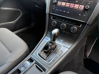 Volkswagen Golf SE NAVIGATION TDI BLUEMOTION TECHNOLOGY DSG