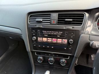 Volkswagen Golf SE NAVIGATION TDI BLUEMOTION TECHNOLOGY DSG