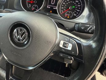 Volkswagen Golf SE NAVIGATION TDI BLUEMOTION TECHNOLOGY DSG