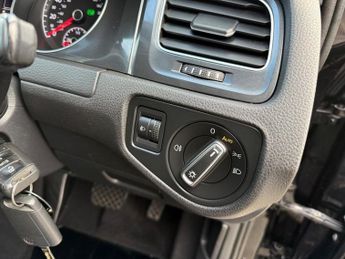 Volkswagen Golf SE NAVIGATION TDI BLUEMOTION TECHNOLOGY DSG