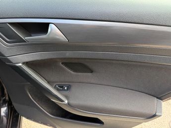 Volkswagen Golf SE NAVIGATION TDI BLUEMOTION TECHNOLOGY DSG