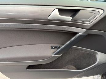 Volkswagen Golf SE NAVIGATION TDI BLUEMOTION TECHNOLOGY DSG