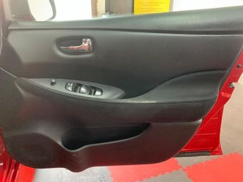 Nissan Leaf 24kWh Visia Hatchback 5dr Electric Auto (107 bhp)