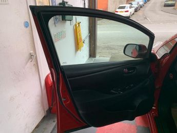 Nissan Leaf 24kWh Acenta Hatchback 5dr Electric Auto (107 bhp)