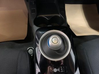 Nissan Leaf 24kWh Acenta Hatchback 5dr Electric Auto (107 bhp)