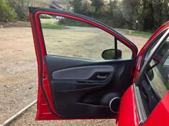 Toyota Yaris 1.5 VVT-h Icon E-CVT Euro 6 5dr