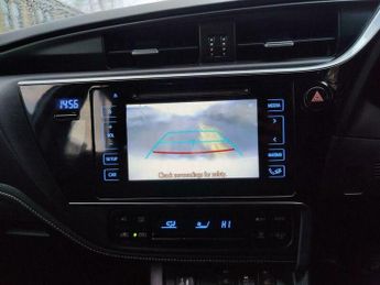 Toyota Auris 1.8 VVT-h Business Edition CVT Euro 6 (s/s) 5dr