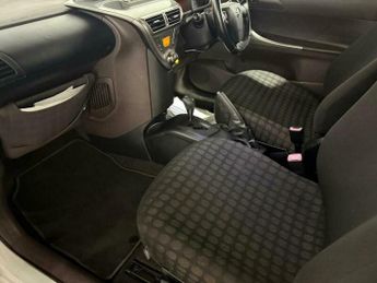 Toyota iQ 1.0 VVT-i 2 Multidrive Euro 4 3dr