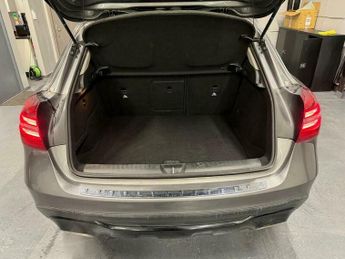 Mercedes-Benz C Class 1.6 GLA180 Urban Edition 7G-DCT Euro 6 (s/s) 5dr