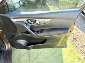 Nissan Qashqai 1.2 DIG-T N-Connecta XTRON Euro 6 (s/s) 5dr