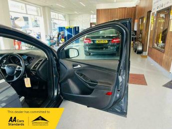 Ford Focus 1.6 Zetec Powershift Euro 5 5dr