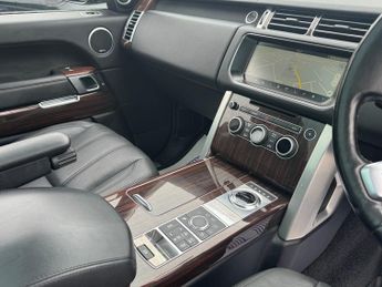 Land Rover Range Rover 3.0 TD V6 Vogue SUV 5dr Diesel Auto 4WD Euro 6 (s/s) (258 ps)