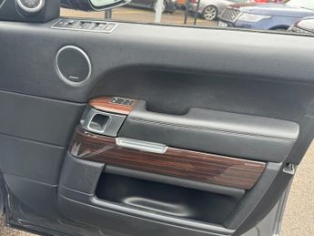 Land Rover Range Rover 3.0 TD V6 Vogue SUV 5dr Diesel Auto 4WD Euro 6 (s/s) (258 ps)
