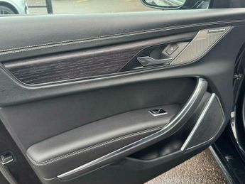 Jaguar XF 2.0 D200 MHEV R-Dynamic HSE Black Sportbrake 5dr Diesel Auto Eur
