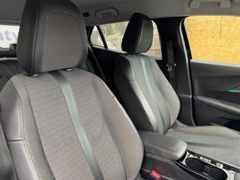 Peugeot 2008 50kWh Allure Premium + Auto 5dr (7kW Charger)