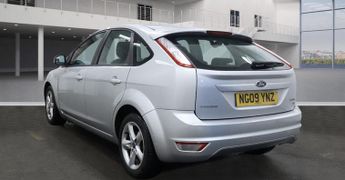 Ford Focus 1.6 Zetec Hatchback 5dr Petrol Manual (161 g/km, 99 bhp)