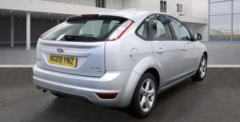 Ford Focus 1.6 Zetec Hatchback 5dr Petrol Manual (161 g/km, 99 bhp)