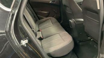 Vauxhall Astra 1.6 16v SRi Hatchback 5dr Petrol Manual Euro 5 (115 ps)