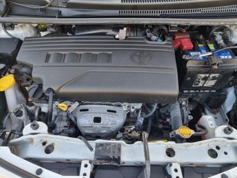 Toyota Yaris VVT-I TR AUTOMATIC