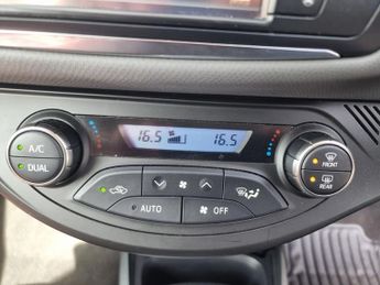 Toyota Yaris VVT-I SPORT M-DRIVE S HYBRID AUTOMATIC