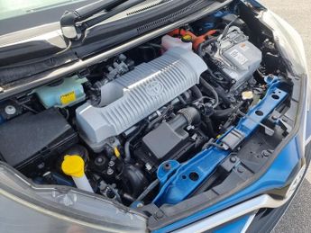 Toyota Yaris VVT-I SPORT M-DRIVE S HYBRID AUTOMATIC