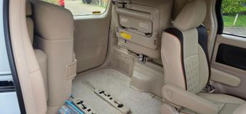 Toyota Vellfire 2.4L HYBRID AUTO 7 SEATS 5 DR