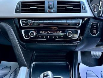 BMW 3 SERIES 320i SE