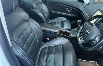 Renault Scenic GRAND SIGNATURE NAV DCI EDC