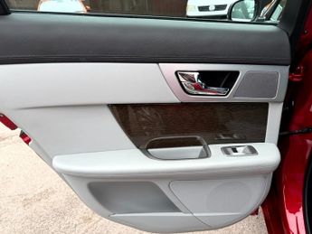 Jaguar XF D V6 PREMIUM LUXURY-AUTO, FULL SERVICE HISTORY, CAMBELT CHANGED 