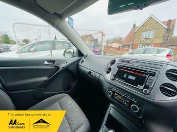 Volkswagen Tiguan 2.0 TDI BlueMotion Tech SE DSG 4WD Euro 5 (s/s) 5dr