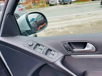 Volkswagen Tiguan 2.0 TDI BlueMotion Tech SE DSG 4WD Euro 5 (s/s) 5dr