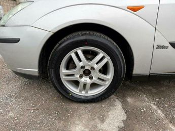 Ford Focus 1.6i 16v Zetec 5dr