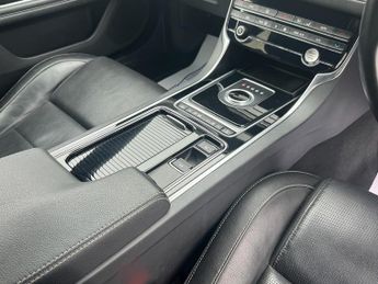 Jaguar XF 2.0d Chequered Flag Sportbrake 5dr Diesel Auto Euro 6 (s/s) (180