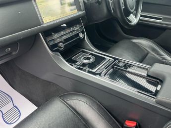 Jaguar XF 2.0d Chequered Flag Sportbrake 5dr Diesel Auto Euro 6 (s/s) (180