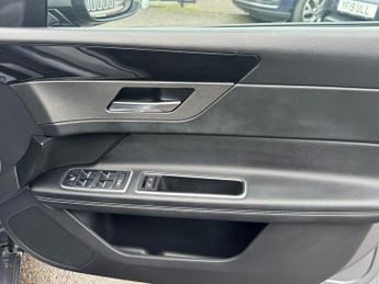 Jaguar XF 2.0d Chequered Flag Sportbrake 5dr Diesel Auto Euro 6 (s/s) (180