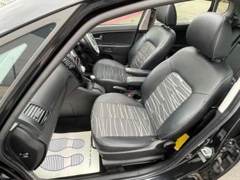 Kia Venga 1.6 3 MPV 5dr Petrol Auto Euro 5 (Sat Nav) (123 bhp)